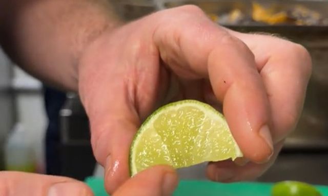 Cắt chanh tưởng đơn giản nhưng rất nhiều người làm sai: Đây mới là phương pháp chuẩn đầu bếp