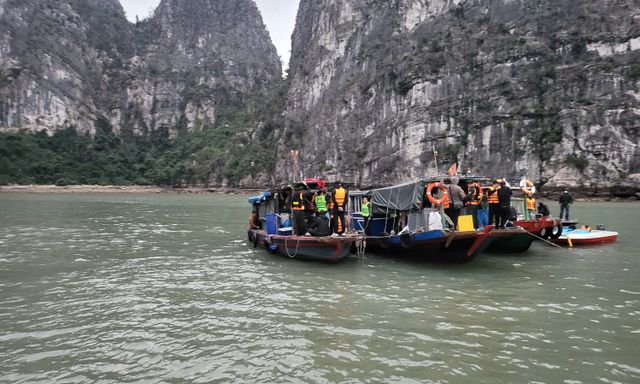 Bắt cụ ông 71 tuổi Nguyễn Đình Minh và 29 người khác trên tàu cá