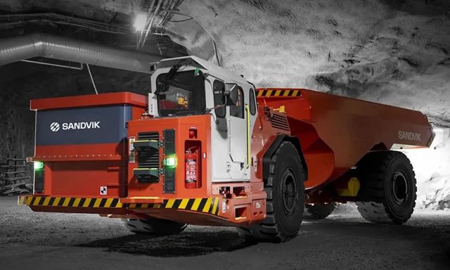 Phát hiện 2 xe tải điện âm thầm khai thác kho báu vàng trị giá 62,4 nghìn tỷ đồng mà không cần tài xế