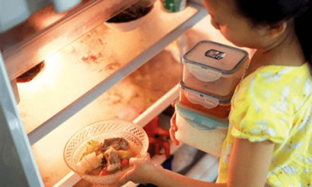 Cất đồ ăn vào tủ lạnh nên đợi nguội hay cất khi còn nóng? Hơn 90% người được hỏi trả lời sai!