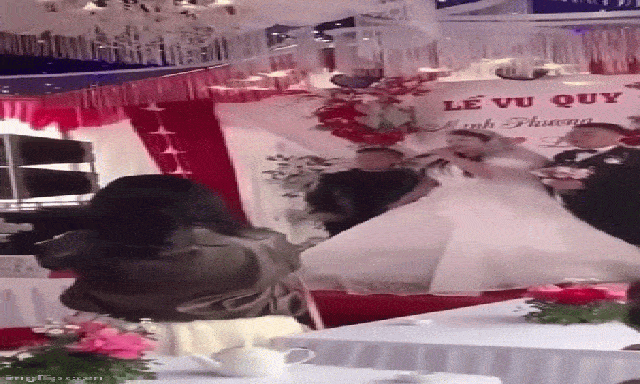 Bị ném mắm tôm vào người trong ngày cưới: Cô dâu đang rất áp lực vì những lời bịa đặt trên MXH