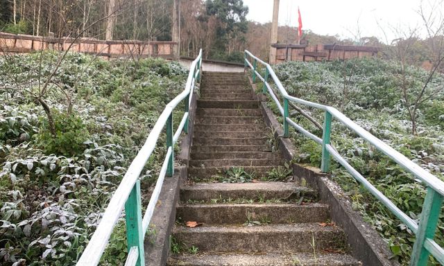 Ngoài Fansipan, Mẫu Sơn, hôm nay băng giá xuất hiện ở cả điểm miền Trung này