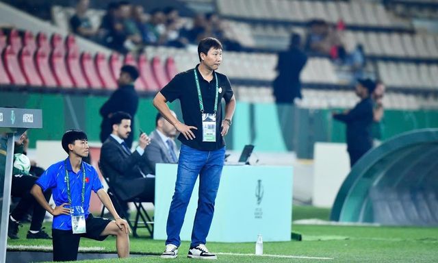 Báo Thái Lan thán phục siêu kỷ lục 100% của HLV Kim Sang-sik