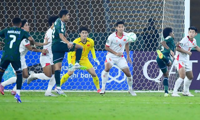 HLV Ả Rập Xê Út: “Thủ môn U23 Việt Nam thi đấu trên cả tuyệt vời, thật không tin nổi”