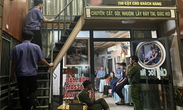 Bắt quả tang bà chủ quán cà phê Đào Thị Anh làm điều phi pháp