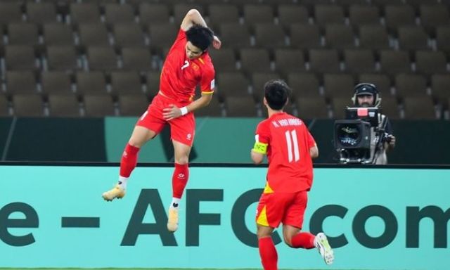 Phóng viên Trung Quốc: “Đình Bắc giống như một ông vua bóng đá!”