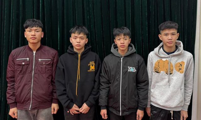 Phẫn nộ thanh niên 2008 cầm cầu nhóm chặn đường, gí thuốc lá cháy vào miệng, mặt người lạ