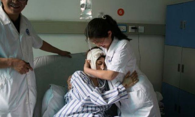 Hai lần cận tử sau trận động đất, người phụ nữ tiết lộ: Một giọng nói bí ẩn đã kéo tôi lại