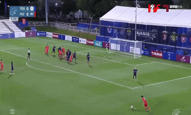 Chân sút 16 tuổi ghi bàn như Đình Bắc, đội bóng Việt Nam gây sốc khi buộc PSG phải chia điểm