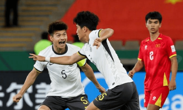 BLV Trung Quốc gây tranh cãi vì chê U23 Hàn Quốc yếu, tuyên bố U23 Nhật Bản đá 11m cũng không vào nổi