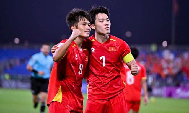 Dẫn đầu danh sách ghi bàn, Đình Bắc vẫn trượt giải Vua phá lưới vì điều luật đặc biệt?