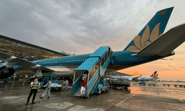 Sáng nay, một máy bay Vietnam Airlines quay đầu khẩn cấp sau khi cất cánh tại sân bay Tân Sơn Nhất