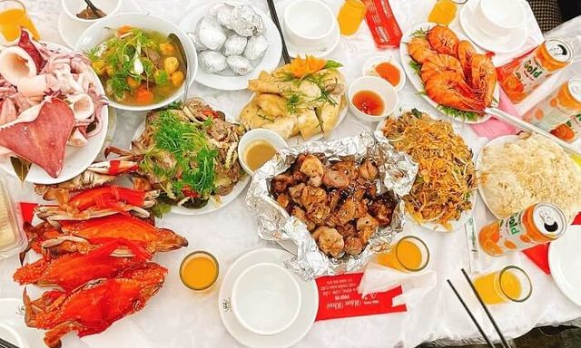 Bắt chước trào lưu mời người lạ đến ăn cỗ, cô gái trẻ nhận cái kết ê chề, tài khoản mất số tiền lớn