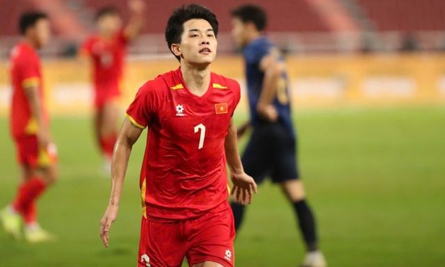 Liên tiếp nhận câu hỏi khó, Đình Bắc trả lời cực mượt, đã trưởng thành thật rồi!