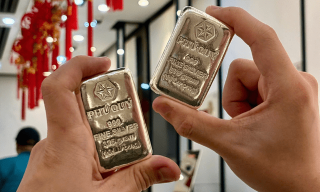 Chưa từng có: Giá bạc tăng vọt cùng với giá vàng, vượt 122 triệu/kg - 1kg thì bằng bao nhiêu cây?