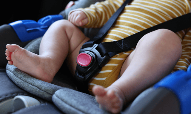 Mẹ chở con trên ô tô nhưng quên không đưa đến nhà trẻ, 5 giờ chiều mới nhớ ra và cái kết muộn màng