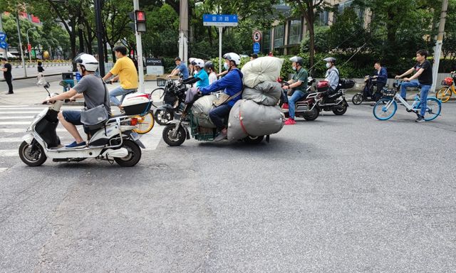 Khách Việt giật mình với cảnh tượng trên đường phố Trung Quốc, nhận xét: 