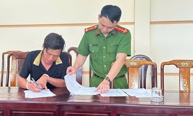 Ra lệnh bắt tạm giam nhân viên giao hàng Cao Tấn Phát SN 1998