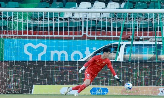 Tỏa sáng tại V.League, thủ môn 