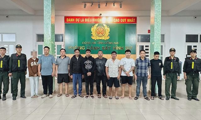 Công an bắt giữ Trần Quốc Phong và 10 người khác, thu giữ nhiều giấy tờ liên quan