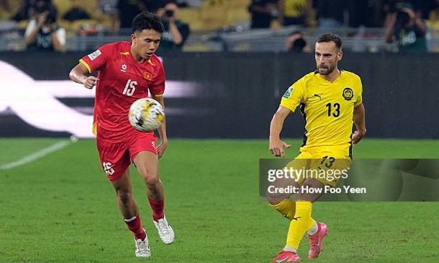 7 cầu thủ nhập tịch Malaysia có thể bị hủy hộ chiếu, HLV Kim Sang-sik trút được 