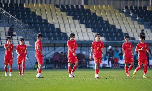 Tuyển Trung Quốc bất ngờ đánh bại “ông kẹ” khiến dư luận ngỡ ngàng