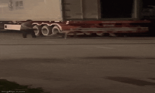 Nguyên nhân người đàn ông cầm hung khí chém gục người tại khu vực cửa khẩu ở Quảng Trị