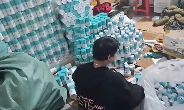 Tịch thu cả trăm tấn tang vật sau khi khám xét khẩn cấp 14 địa điểm: 'Giật mình' danh sách các loại thuốc, TPCN