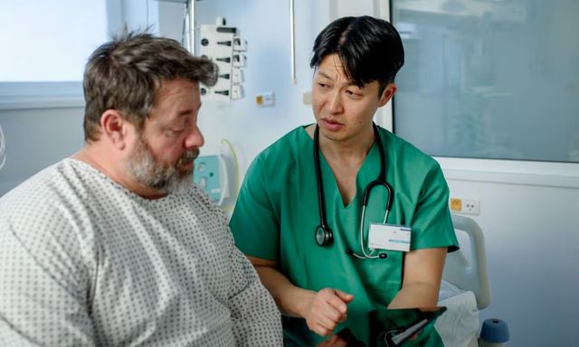 Bác sĩ tim mạch nói thẳng: 2 dấu hiệu này mà xuất hiện dai dẳng thì đi khám ngay kẻo muộn