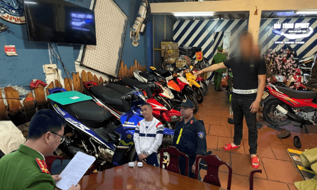 Đồng loạt khám xét chỗ ở và nơi làm việc trong chuyên án lớn, bắt kẻ cầm đầu Lê Anh Tuấn SN 1981