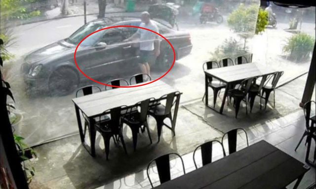 Chiếc Mercedes đỗ ở vỉa hè bất ngờ “bốc hơi”, gia chủ check camera thì phát hiện điều ngỡ ngàng