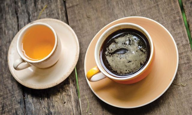 Trà và cà phê, loại nào tốt hơn cho tim và não?