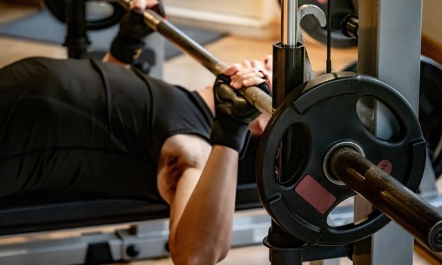 Người đàn ông suýt chết trong khi tập thể dục, bác sĩ cảnh báo: Phải làm điều này trước khi tập