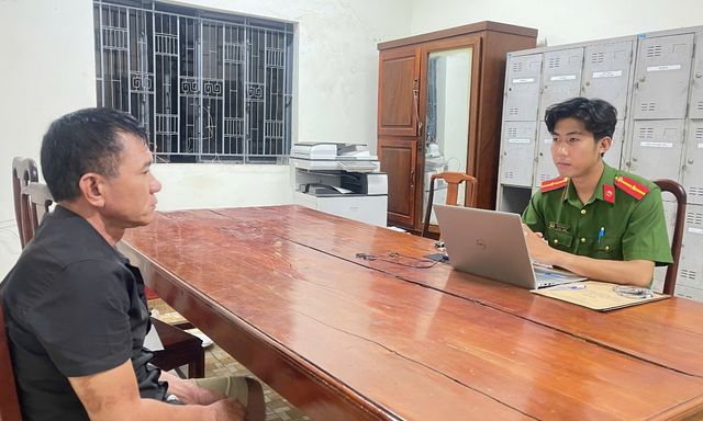 Bắt, khám xét khẩn cấp phòng ngủ của Phạm Ngọc Hoàn SN 1974 