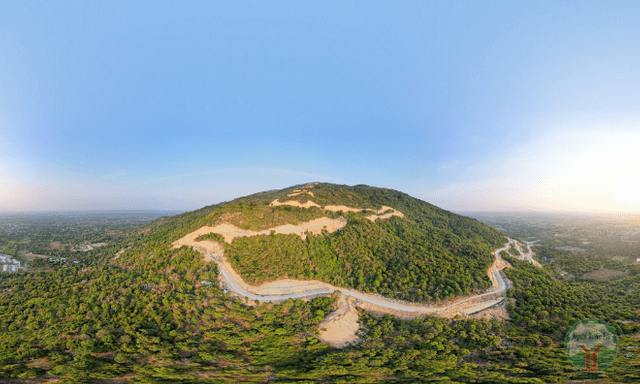 Cảnh tượng ngay lúc này tại ngọn núi cao thứ 2 Nam Bộ: Nhiều người không tin vào mắt mình