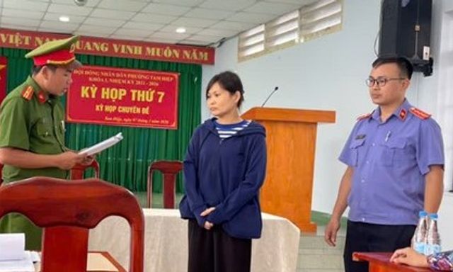 Khám xét chỗ ở và nơi làm việc, bắt giam cán bộ địa chính Trần Nguyễn Minh Nguyệt