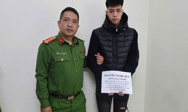Đối tượng Nguyễn Ngọc Huy SN 2006 ra đầu thú