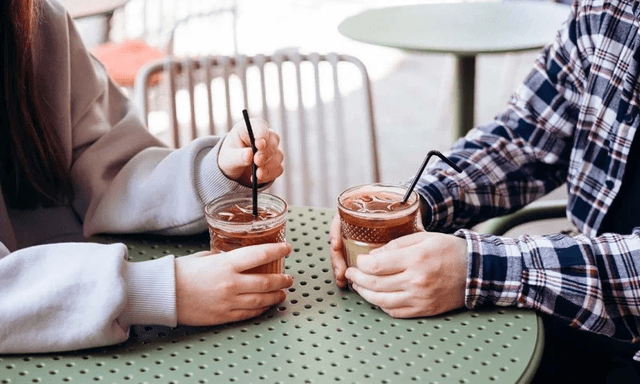 5 loại đồ uống có thể tăng nguy cơ ung thư nếu lạm dụng, 2 loại giúp phòng ngừa: Bạn hay uống loại nào?