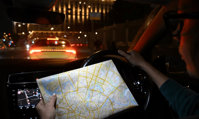 Nga chứng kiến hiện tượng chưa từng có: Người dân ở Moskva đổ xô đi mua những món đồ công nghệ lỗi thời