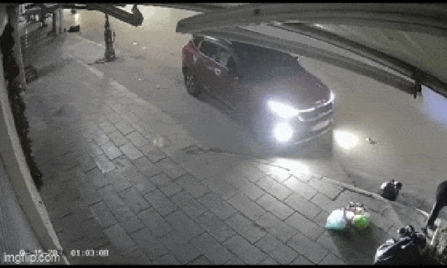 Lái xe từ từ, lao lên vỉa hè tông người bán hàng rong rồi tăng ga bỏ chạy: Danh tính tài xế