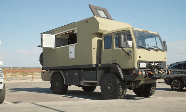Nhà di động từ xe quân sự gây chú ý: Đủ tiện nghi, đi 1.600 km khi đầy bình