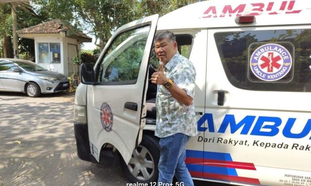 Chuyến đi chơi nước ngoài của gia đình kết thúc trong bi kịch, 2 con trở về cùng với tro cốt của mẹ