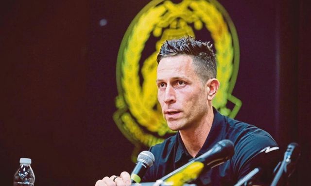 Sếp lớn tuyển Malaysia tuyên bố cứng rắn, 