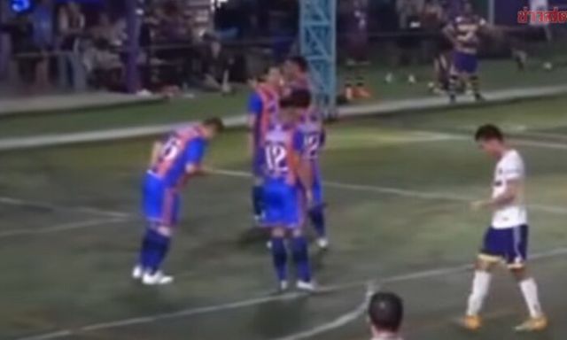 Cầu thủ Thái Lan đột tử trên sân khiến dư luận bàng hoàng