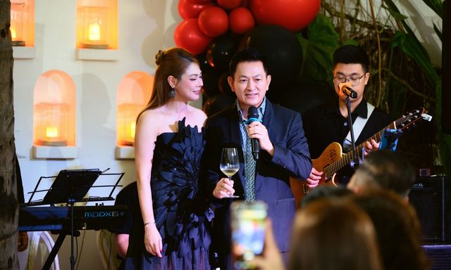 Chồng Việt Kiều bí mật bay về Việt Nam tổ chức sinh nhật như đám cưới cho Thanh Thảo