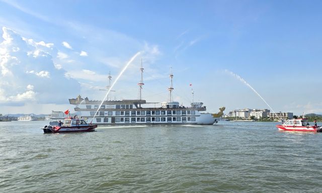 Cảnh tượng trên vịnh Hạ Long khiến nhiều người bất ngờ, nhận xét: 