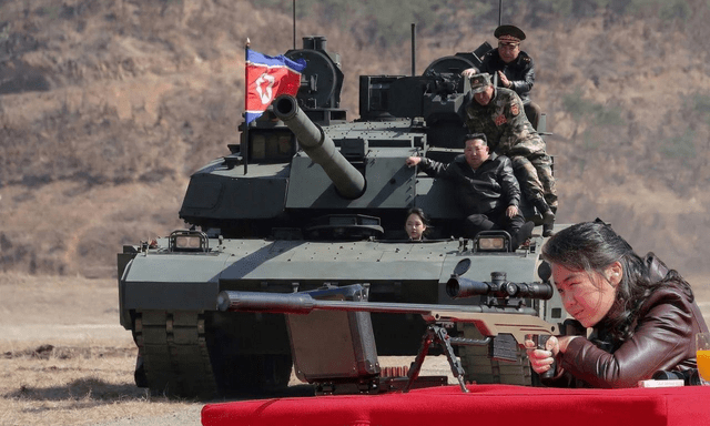 Con gái của ông Kim Jong-un lái xe tăng, khai hỏa súng bắn tỉa thế hệ mới