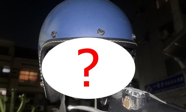 Treo mũ bảo hiểm qua đêm, người phụ nữ 