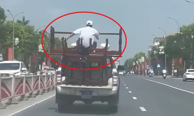 Ô tô biển xanh chở người ngồi 