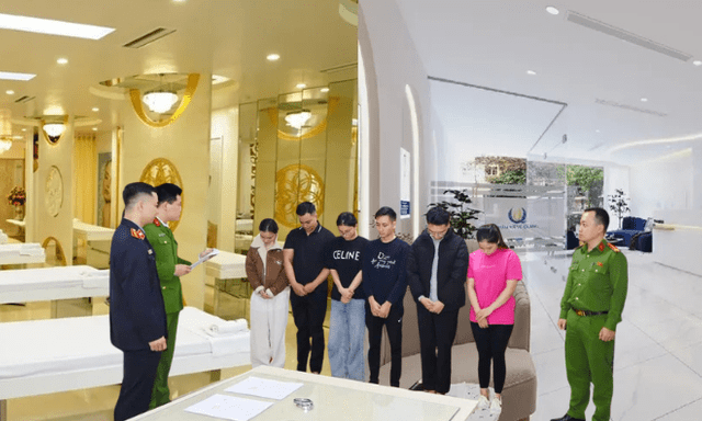 Thi hành lệnh bắt tạm giam nhân viên thẩm mỹ Phạm Thị An sinh năm 2001